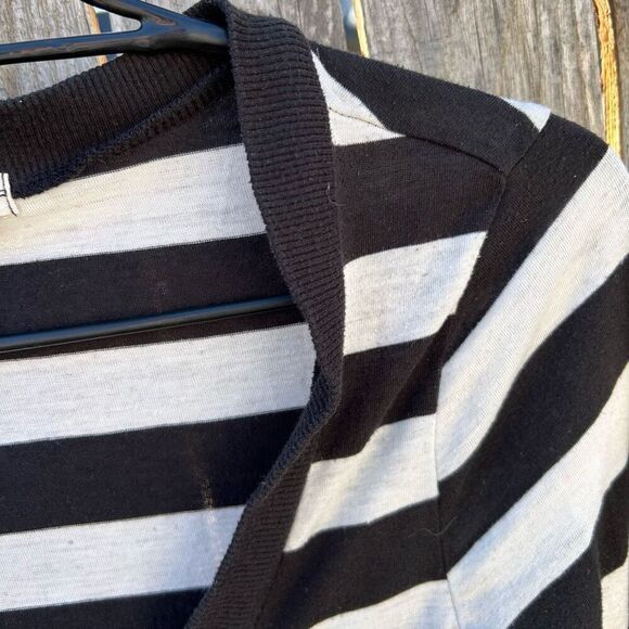 Love Culture cardigan sweater size small - Picture 4 of 9